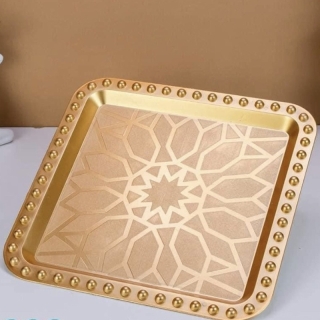 Plateau carré doré en plastique 26 cm