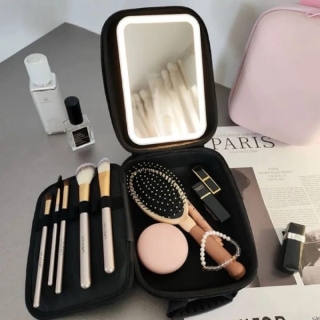 Trousse à maquillage élégante et pratique avec LED
