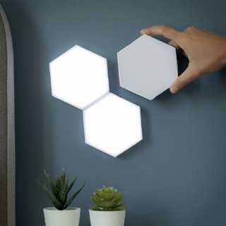 Lot De 3 Lampes Spots RGB , 3 LED Mural Intelligent Lumières Hexagonales Contrôle Tactile et avec Télécommande 16 couleurs