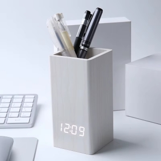Horloge Réveil Numérique LED 2 en 1 – Multifonction avec Porte-Stylo, Contrôle Vocal, 3 Alarmes, Double Alimentation & Affichage de la Température