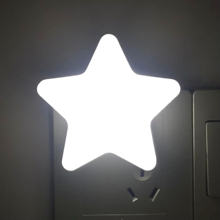 Mini Veilleuse Motif Étoile LED Blanche En ABS Avec Interrupteur Marche / Arrêt