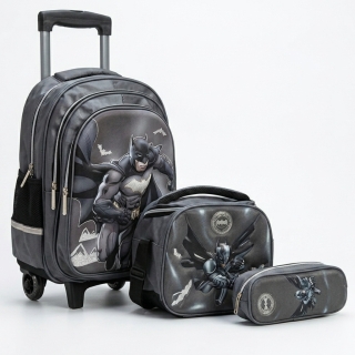 Ensemble Scolaire 3 Pièces Batman 3D avec Chariot à Roulettes – Cartable, Trousse et Sac Repas – De la 1ʳᵉ à la 4ᵉ Année